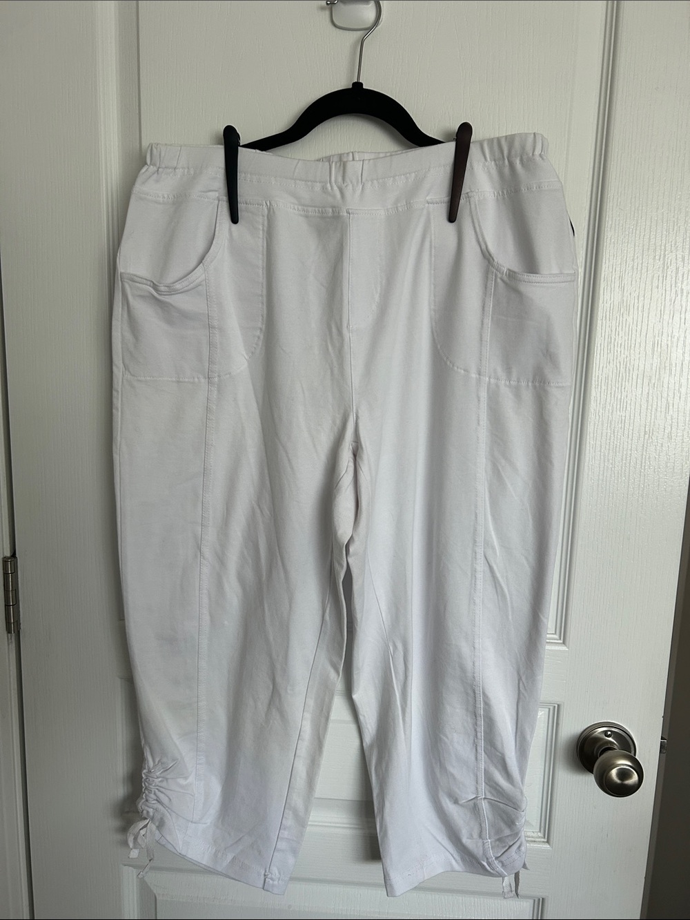 Onque Casuals White Pull-On Capri Pants with Side Tie Ruching